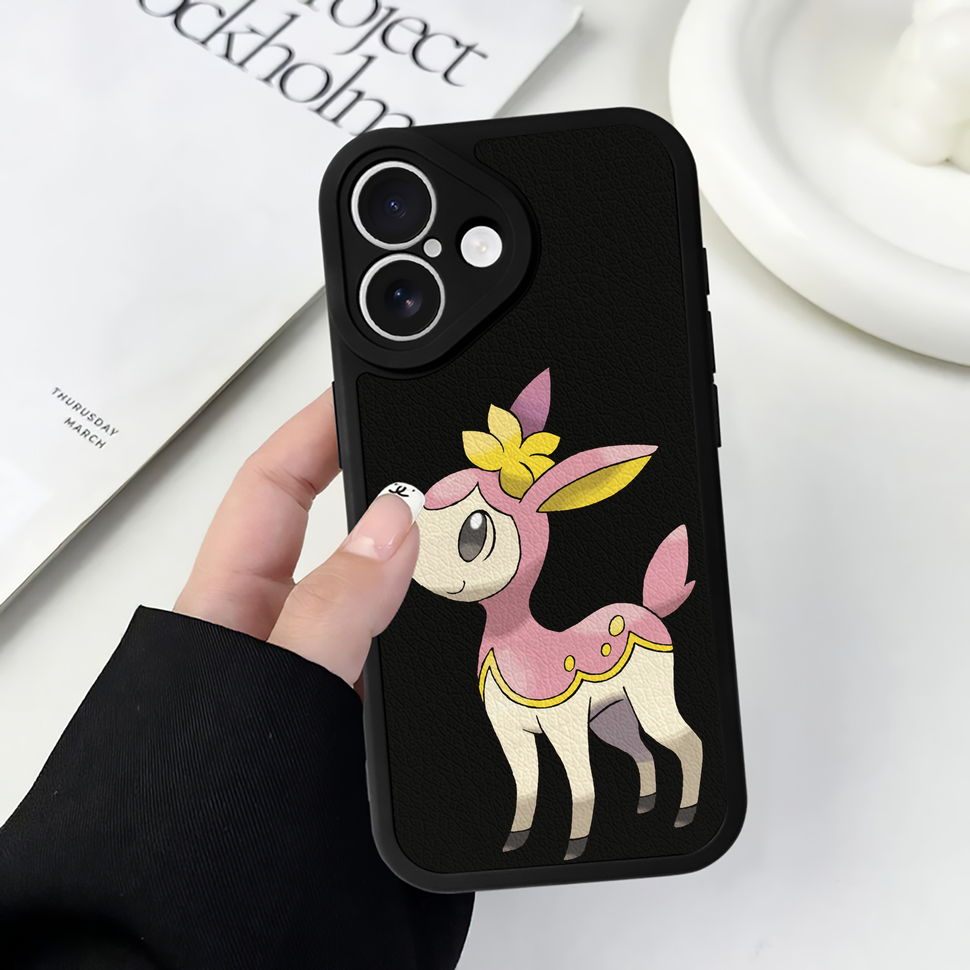（画像用） ポケットモンスター Pokémon 【iPhone 16シリーズ対応】シリコンスマホケース（レザー調） 材質：シリコン